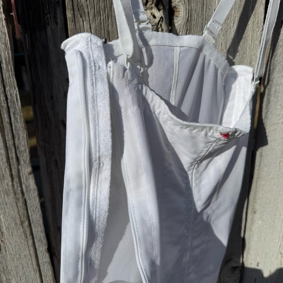 1960s Vintage White Underbust Shapewear Romper w/ Rosebud Lace Hem Size Small - Picture 5 of 13